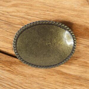 Belt Buckle Oval Brass-toned? Roped edges Unisex Western Southwestern